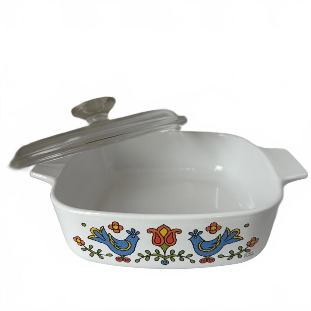 Vintage CorningWare "Country Festival" casserole dish with glass lid. - Picture 2 of 9